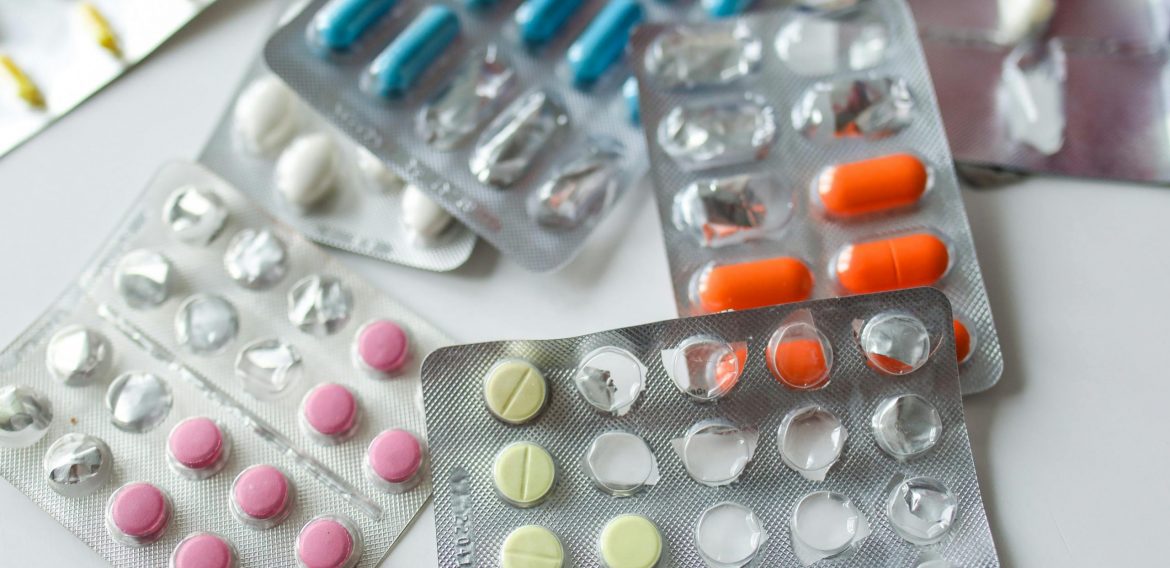 Farmaci comuni: Danni nascosti e alternative naturali (Steven Acuff)